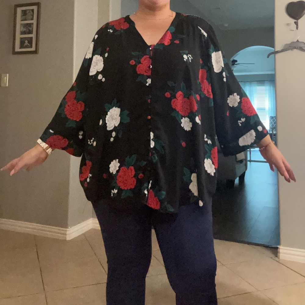 Beautiful, flowing, Torrid blouse in size 5X